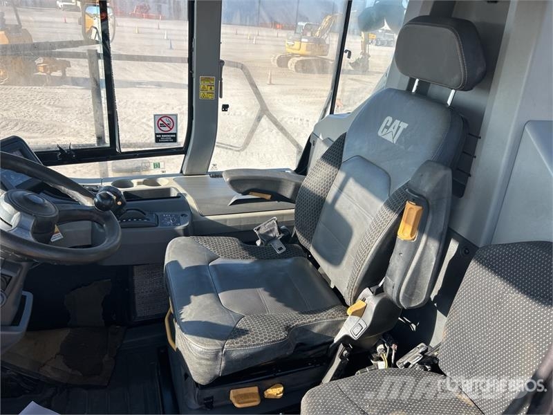 CAT 745 Articulated Dump Truck Kĺbové nákladné autá