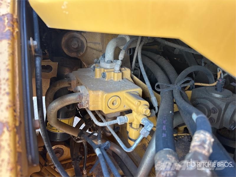 CAT 745 Articulated Dump Truck Kĺbové nákladné autá