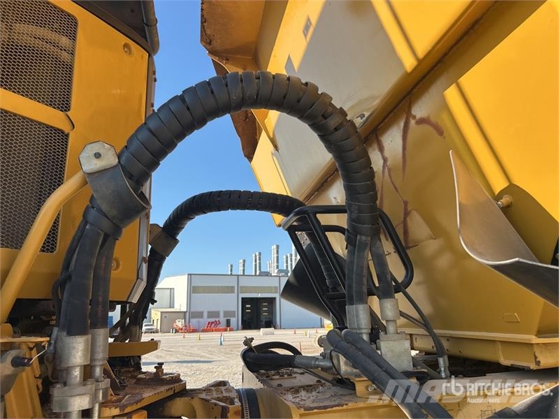 CAT 745 Articulated Dump Truck Kĺbové nákladné autá
