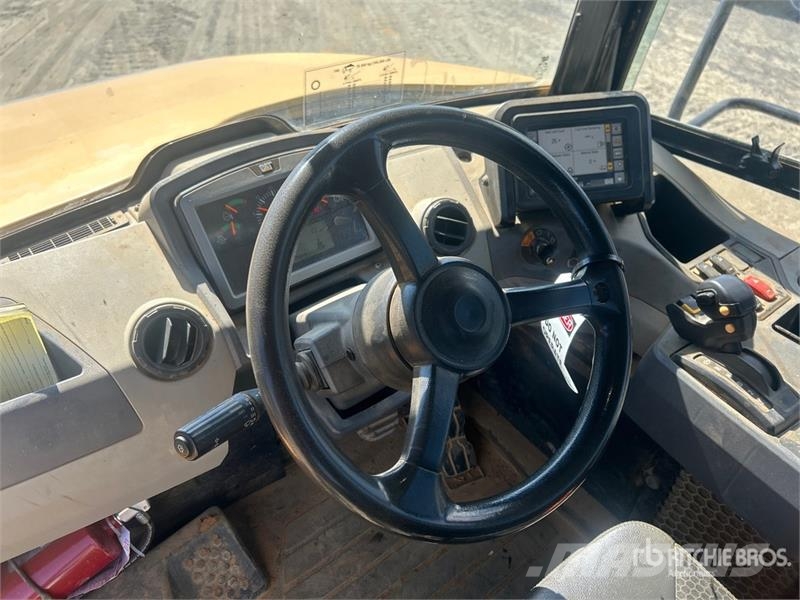 CAT 745 Articulated Dump Truck Caminhão basculante articulado ADT