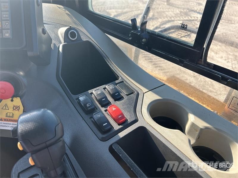 CAT 745 Articulated Dump Truck Kĺbové nákladné autá