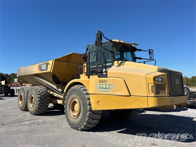 CAT 745 Articulated Dump Truck Csuklósdömperek