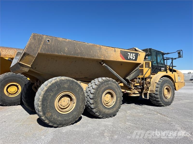 CAT 745 Articulated Dump Truck Csuklósdömperek