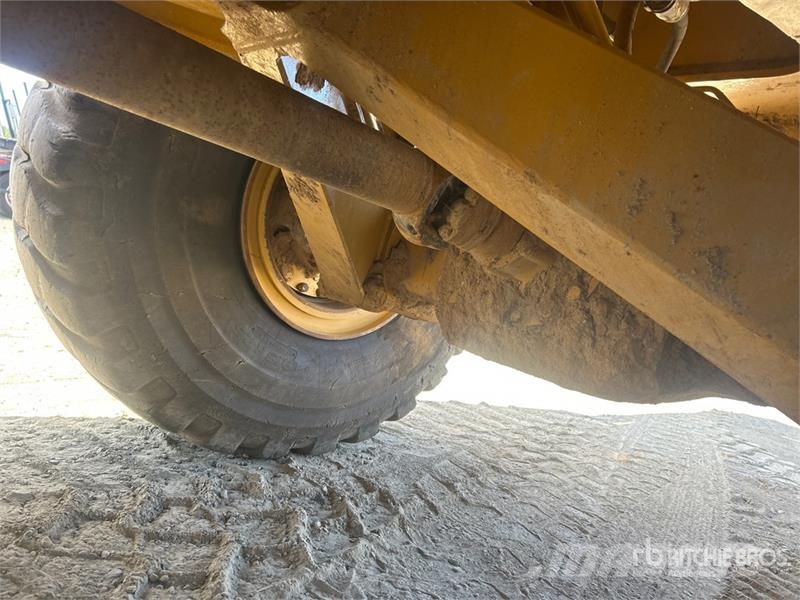 CAT 745 Articulated Dump Truck Caminhão basculante articulado ADT