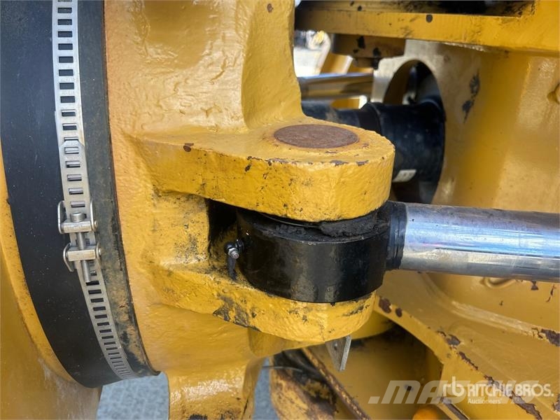 CAT 745 Articulated Dump Truck Caminhão basculante articulado ADT