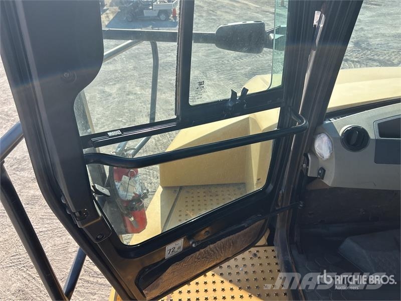 CAT 745 Articulated Dump Truck Kĺbové nákladné autá