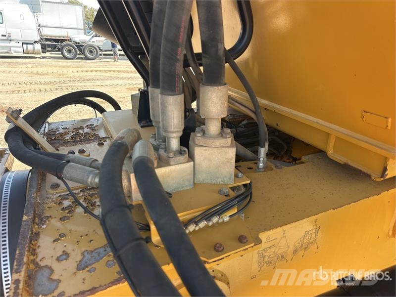 CAT 745 Articulated Dump Truck Kĺbové nákladné autá
