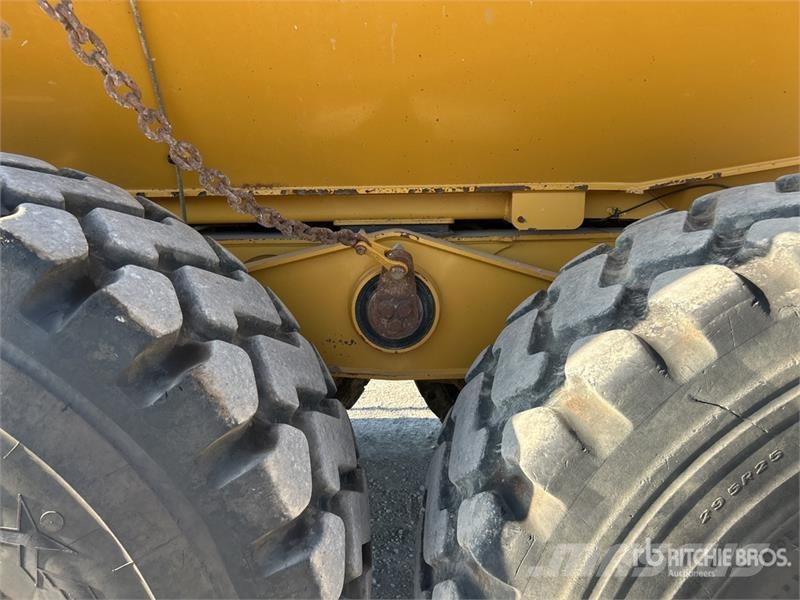 CAT 745 Articulated Dump Truck Kĺbové nákladné autá