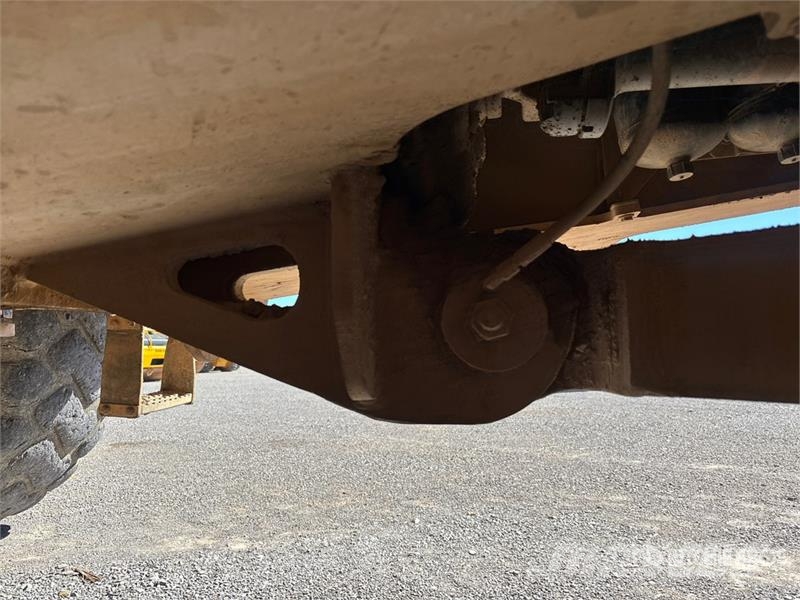 CAT 745 Articulated Dump Truck Dumpers articolati