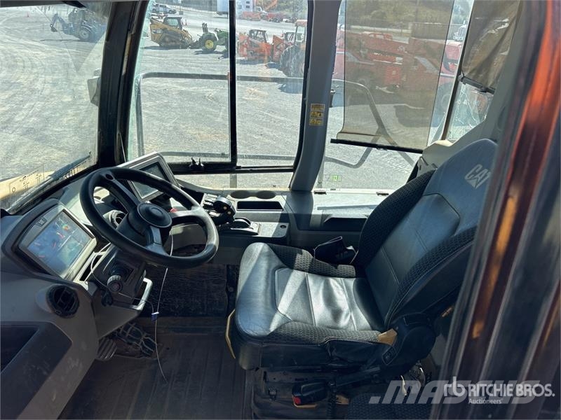 CAT 745 Articulated Dump Truck Csuklósdömperek
