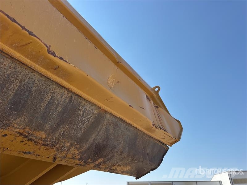 CAT 745 Articulated Dump Truck Kĺbové nákladné autá