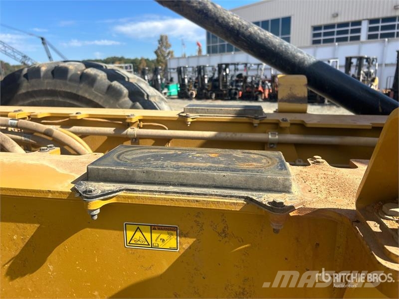 CAT 745 Articulated Dump Truck Caminhão basculante articulado ADT