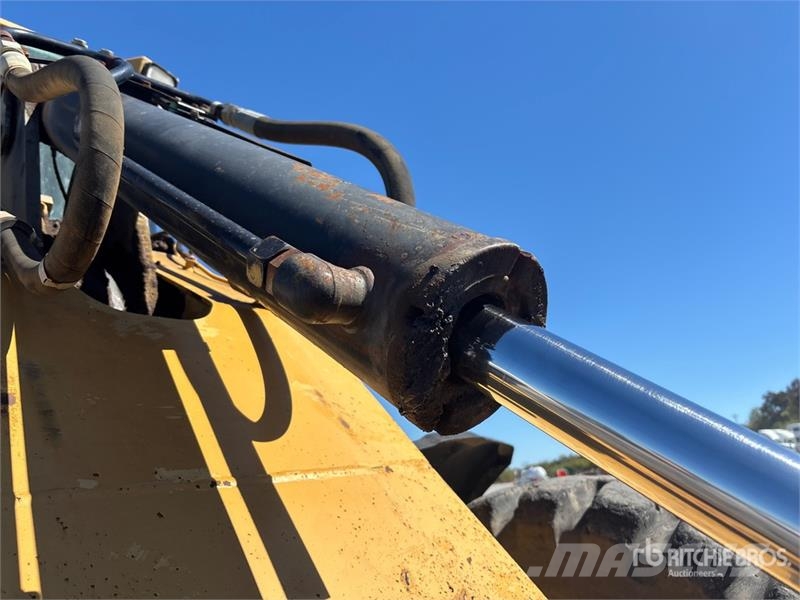 CAT 924G Naudoti ratiniai krautuvai