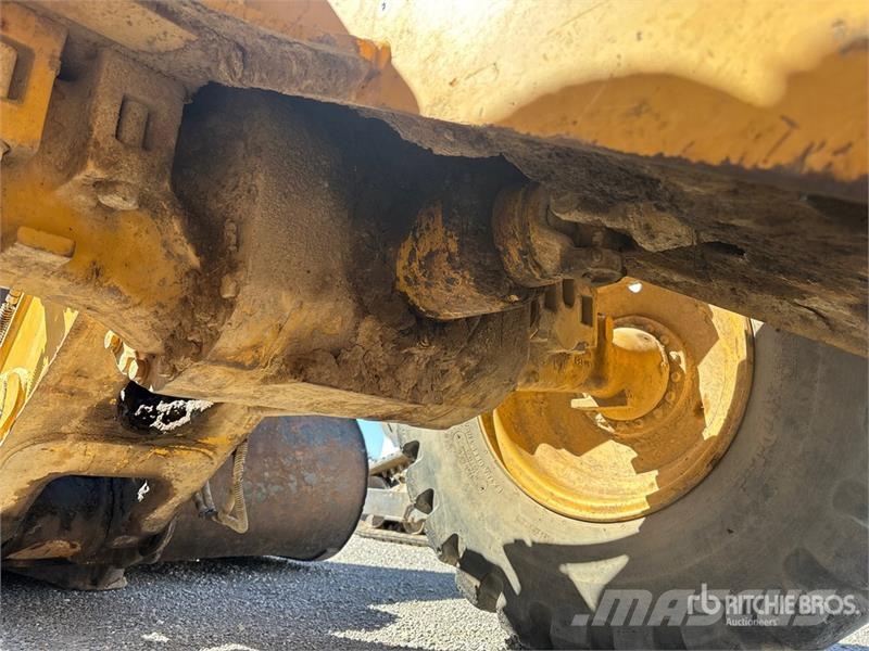 CAT 924G Naudoti ratiniai krautuvai