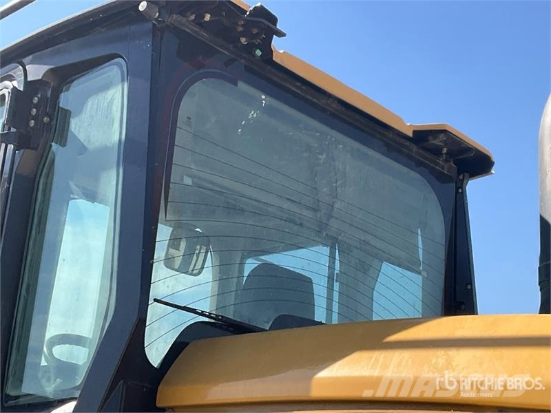 CAT 926M High Lift Wheel Loader Kolové nakladače