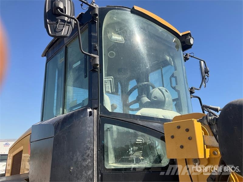 CAT 926M High Lift Wheel Loader Kolové nakladače