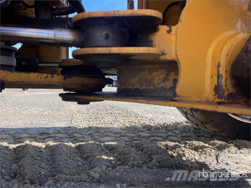 CAT 926M Wheel Loader Iekrāvēji uz riteņiem