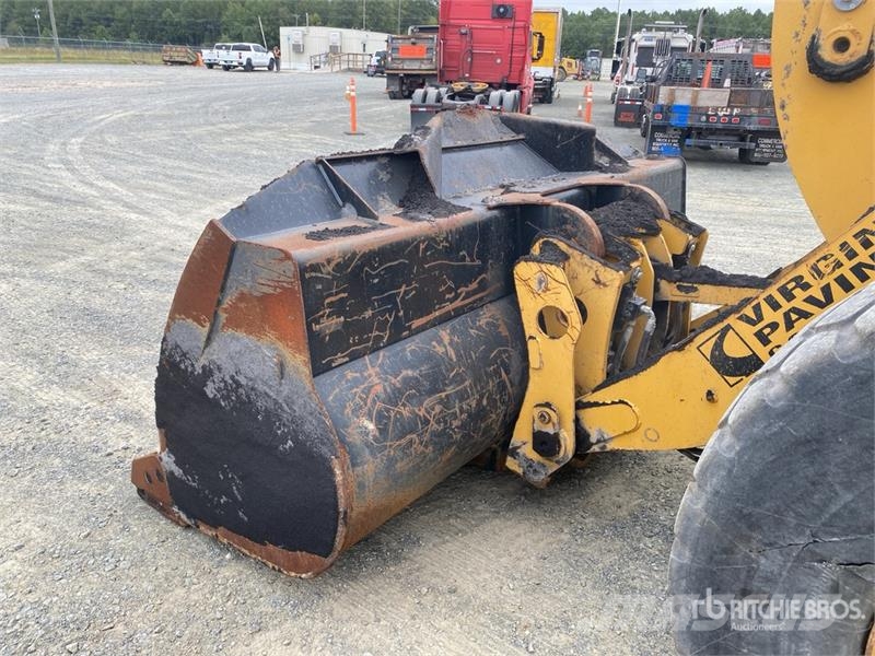 CAT 930K Kolesni nakladalci