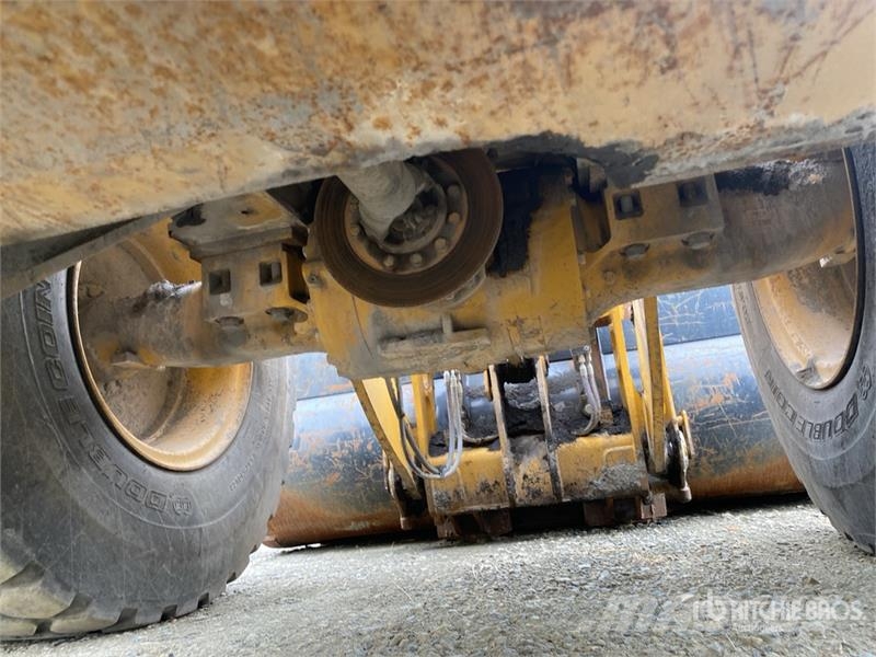 CAT 930K Kolesni nakladalci