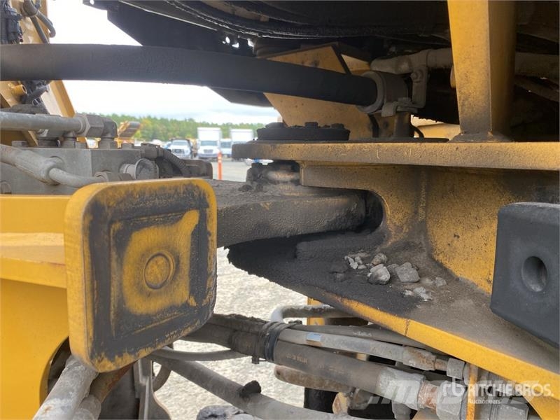CAT 930K Kolesni nakladalci