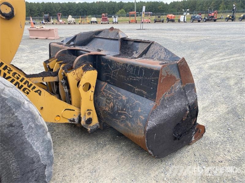 CAT 930K Kolesni nakladalci