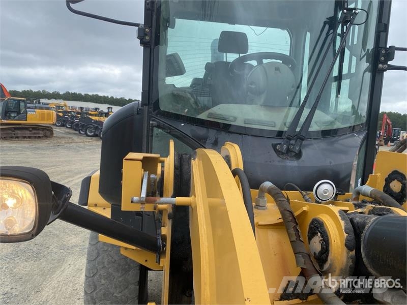 CAT 930K Kolesni nakladalci