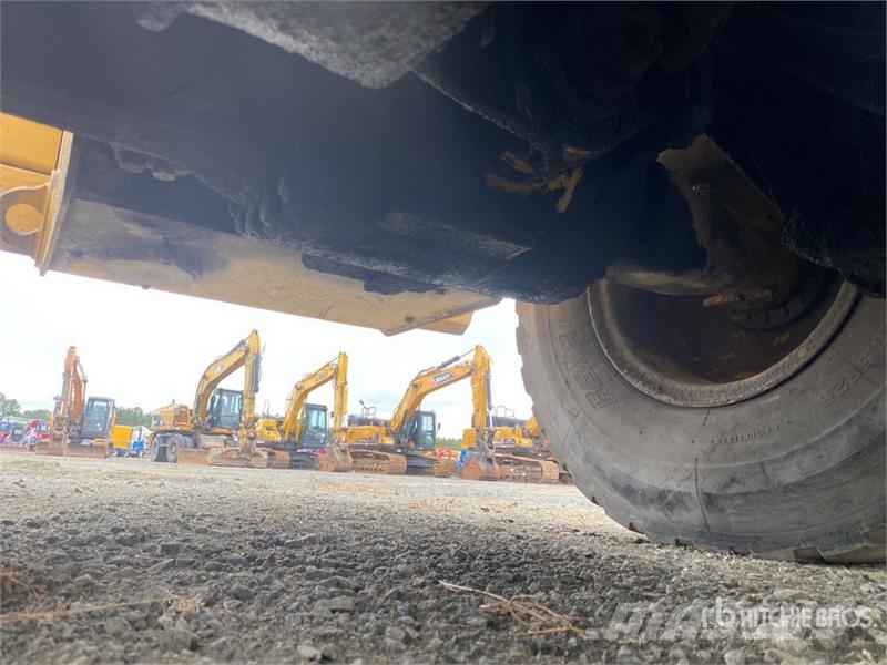CAT 930K Kolesni nakladalci