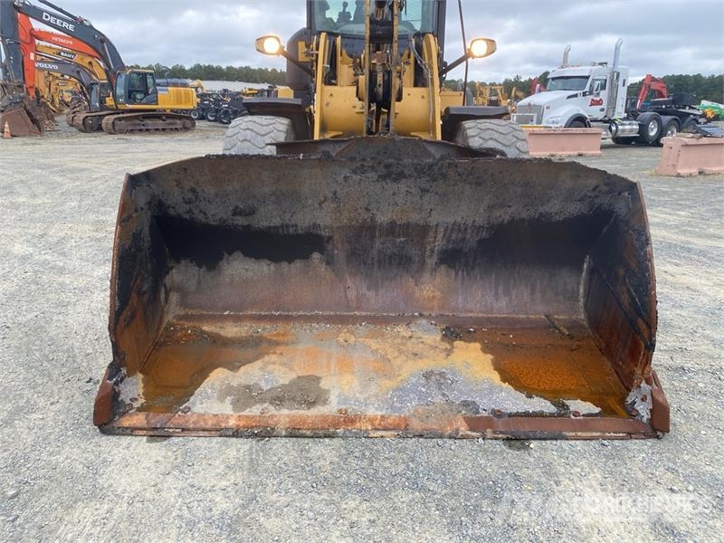 CAT 930K Kolesni nakladalci