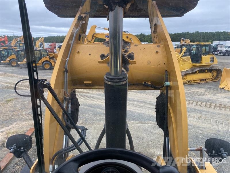 CAT 930K Kolesni nakladalci