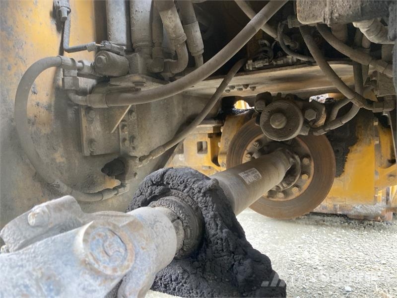CAT 930K Kolesni nakladalci