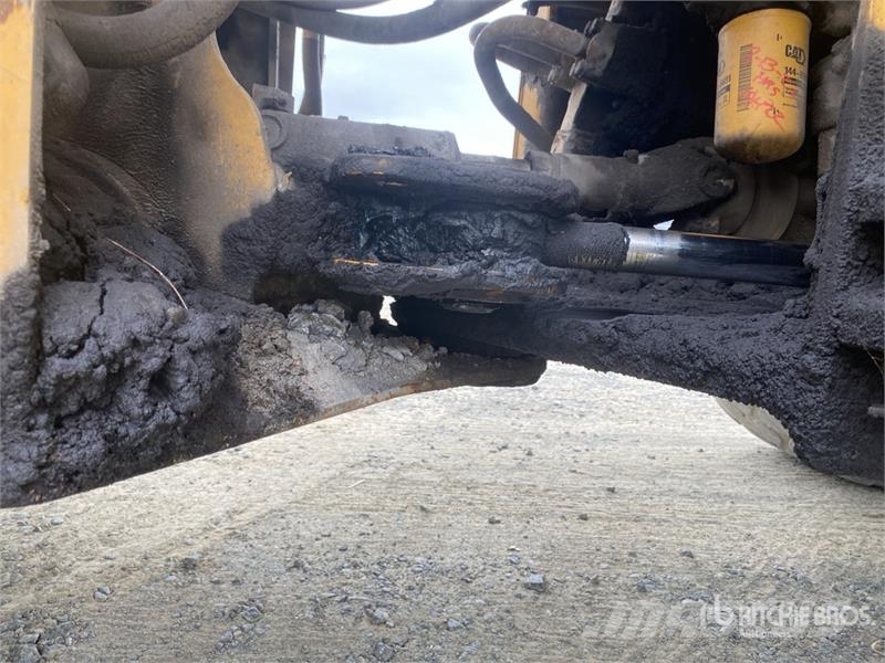 CAT 930K Kolesni nakladalci