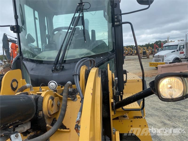 CAT 930K Kolesni nakladalci