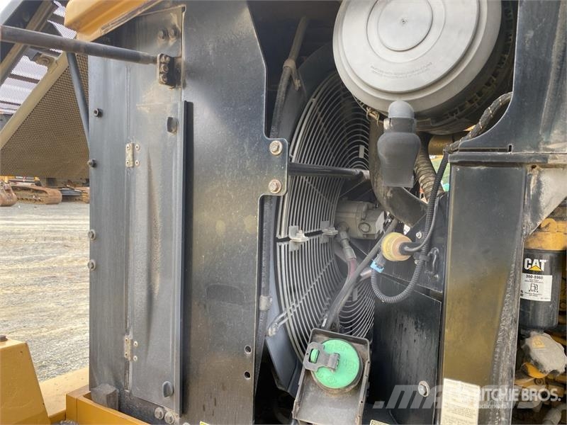CAT 930K Kolesni nakladalci