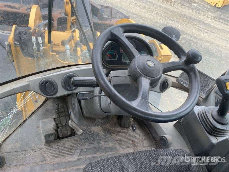 CAT 930K Kolesni nakladalci