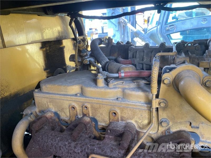 CAT 930K Kolesni nakladalci