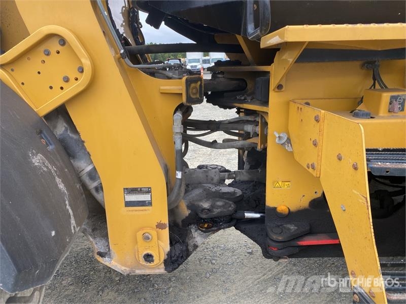 CAT 930K Kolesni nakladalci