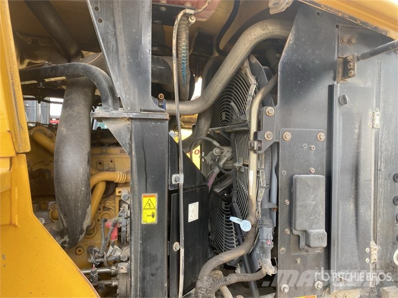 CAT 930K Kolesni nakladalci