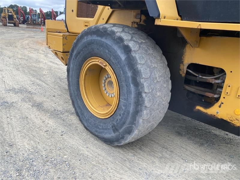 CAT 930K Kolesni nakladalci