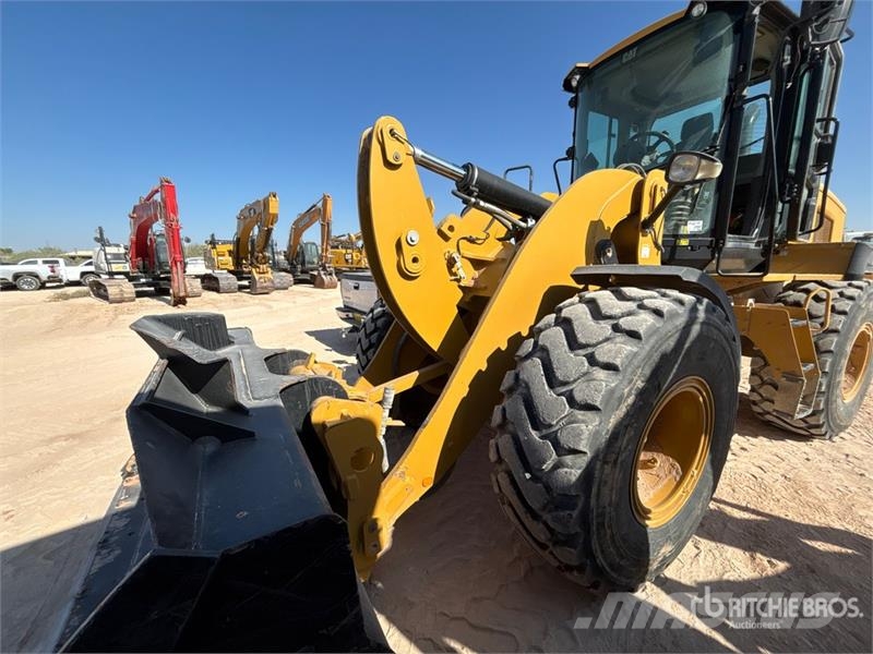 CAT 930M Kolesni nakladalci