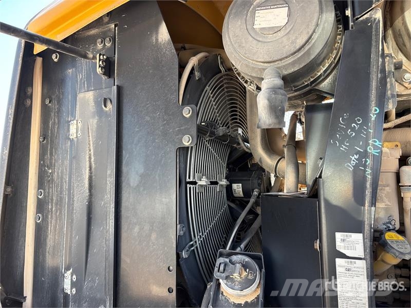 CAT 930M Kolesni nakladalci
