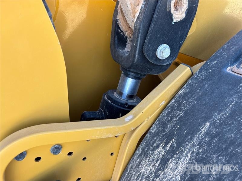 CAT 930M Kolesni nakladalci