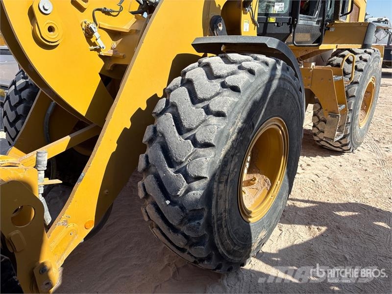 CAT 930M Kolesni nakladalci