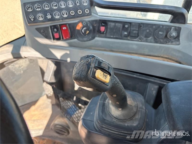 CAT 930M Kolesni nakladalci