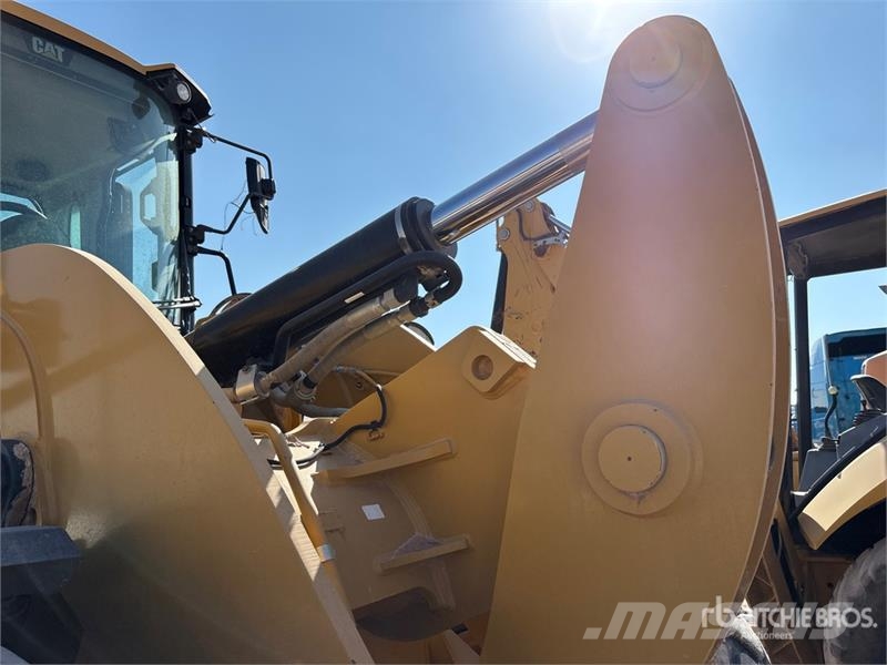 CAT 930M Kolesni nakladalci
