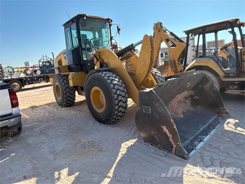 CAT 930M Kolesni nakladalci