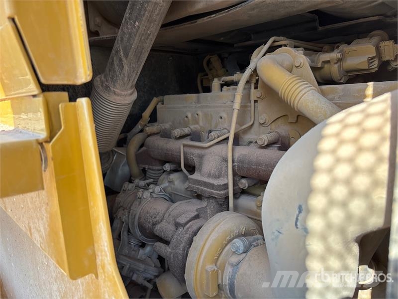 CAT 930M Kolesni nakladalci