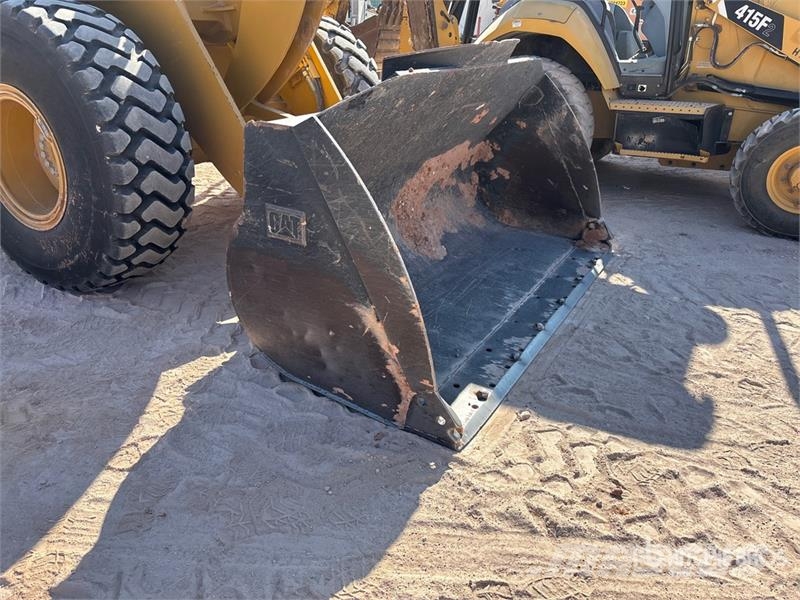 CAT 930M Kolesni nakladalci