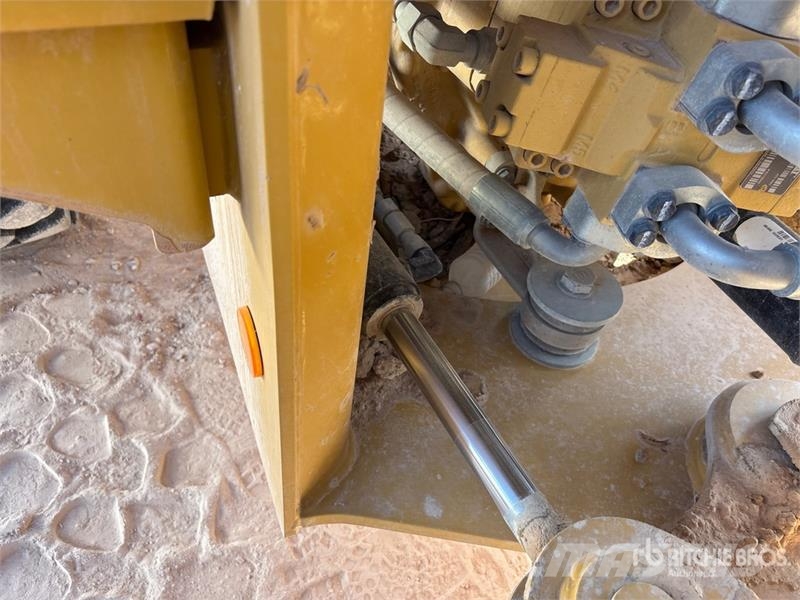 CAT 930M Kolesni nakladalci