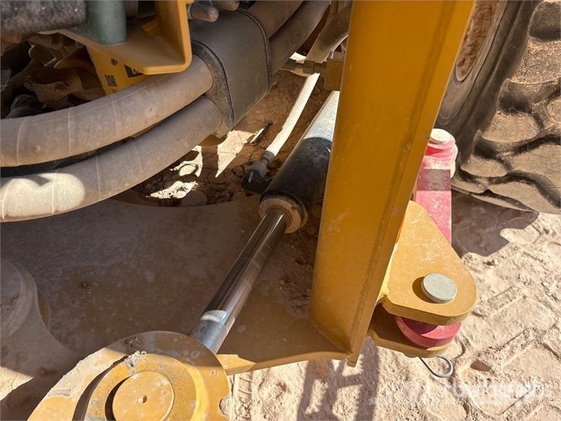 CAT 930M Kolesni nakladalci