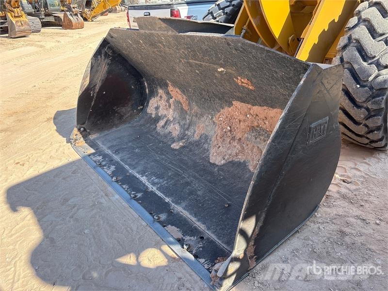 CAT 930M Kolesni nakladalci